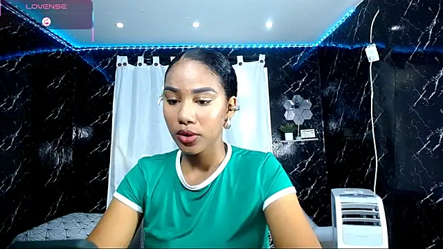Snapshot of Hillary_queen chatting on 09-20-25, 12:43 Hillary queen online show from 09-20-25, 12:43