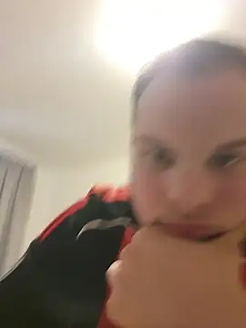 Nicolasjlhkjzl online show from 05-19-26, 02:57