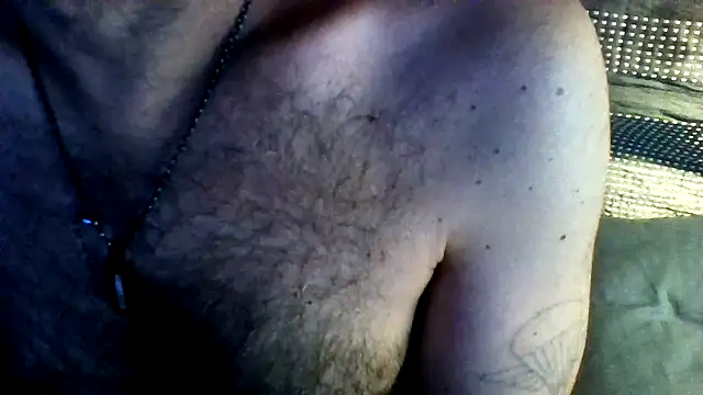 Snapshot of titanzitte chatting on 10-11-25, 11:50 titanzitte online show from 10-11-25, 11:50