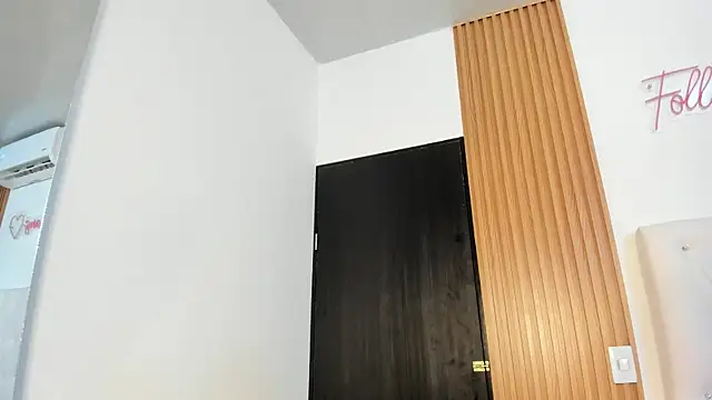 Snapshot of MartinaWestt chatting on 05-29-26, 01:22 MartinaWestt online show from 05-29-26, 01:22