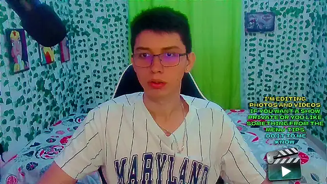 Snapshot of Andy_gray chatting on 10-26-25, 01:00 Andy gray online show from 10-26-25, 01:00