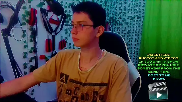 Snapshot of Andy_gray chatting on 10-22-25, 12:10 Andy gray online show from 10-22-25, 12:10