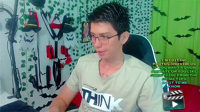 Snapshot of Andy_gray chatting on 11-25-25, 02:28 Andy gray online show from 11-25-25, 02:28