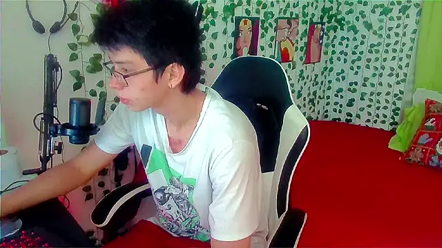 Snapshot of Andy_gray chatting on 12-22-25, 03:23 Andy gray online show from 12-22-25, 03:23