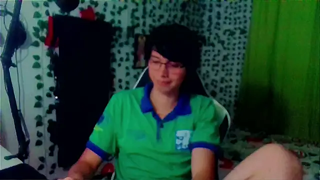 Snapshot of Andy_gray chatting on 10-16-25, 01:47 Andy gray online show from 10-16-25, 01:47