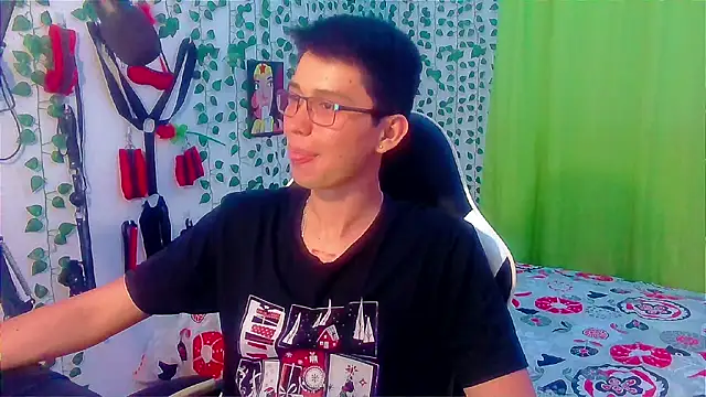 Snapshot of Andy_gray chatting on 10-26-25, 12:55 Andy gray online show from 10-26-25, 12:55