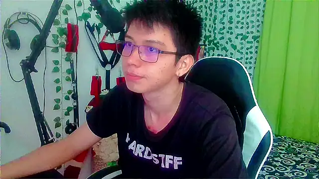 Snapshot of Andy_gray chatting on 12-01-25, 02:40 Andy gray online show from 12-01-25, 02:40