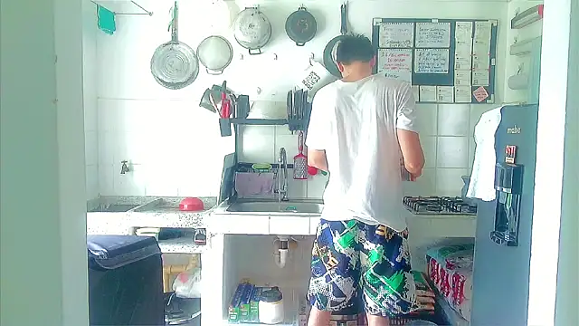 Snapshot of Andy_gray chatting on 11-07-25, 03:27 Andy gray online show from 11-07-25, 03:27