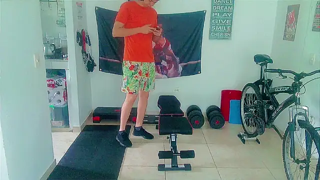 Snapshot of Andy_gray chatting on 05-27-26, 12:23 Andy gray online show from 05-27-26, 12:23