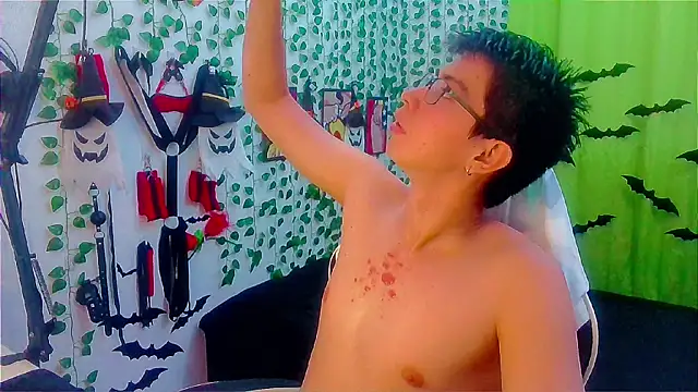 Snapshot of Andy_gray chatting on 11-17-25, 11:09 Andy gray online show from 11-17-25, 11:09