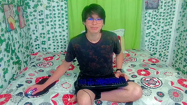 Snapshot of Andy_gray chatting on 04-23-26, 12:11 Andy gray online show from 04-23-26, 12:11