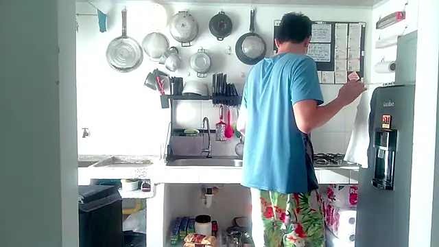 Snapshot of Andy_gray chatting on 11-10-25, 12:10 Andy gray online show from 11-10-25, 12:10