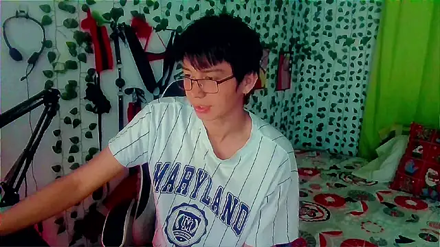 Snapshot of Andy_gray chatting on 01-06-26, 06:12 Andy gray online show from 01-06-26, 06:12