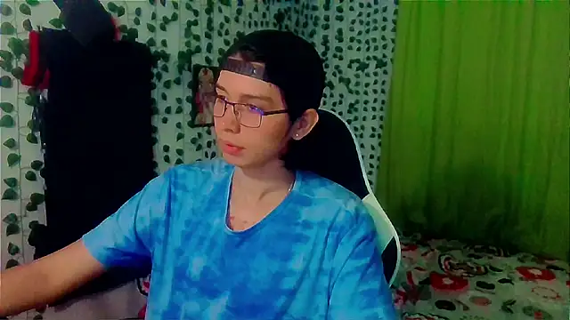 Snapshot of Andy_gray chatting on 10-18-25, 11:45 Andy gray online show from 10-18-25, 11:45