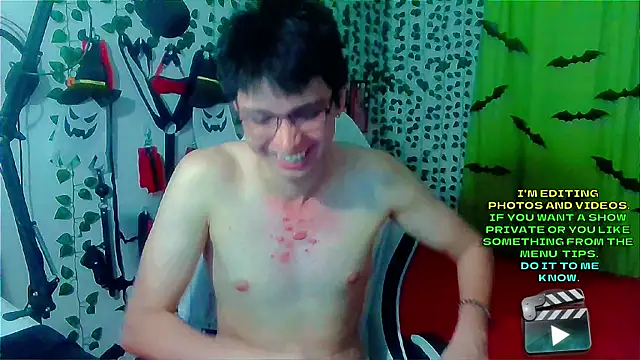 Snapshot of Andy_gray chatting on 11-25-25, 02:23 Andy gray online show from 11-25-25, 02:23