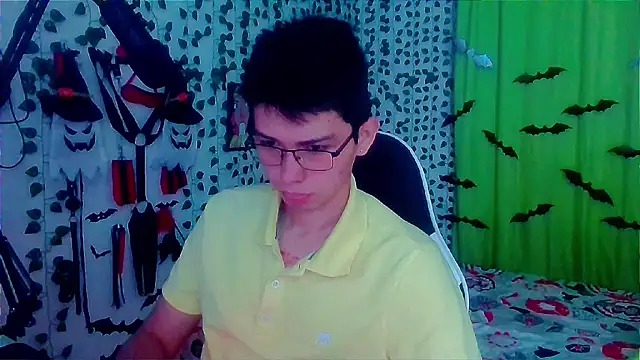 Snapshot of Andy_gray chatting on 10-30-25, 02:04 Andy gray online show from 10-30-25, 02:04