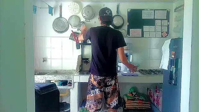 Snapshot of Andy_gray chatting on 10-13-25, 04:08 Andy gray online show from 10-13-25, 04:08