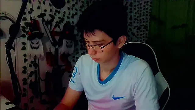 Snapshot of Andy_gray chatting on 11-17-25, 10:52 Andy gray online show from 11-17-25, 10:52