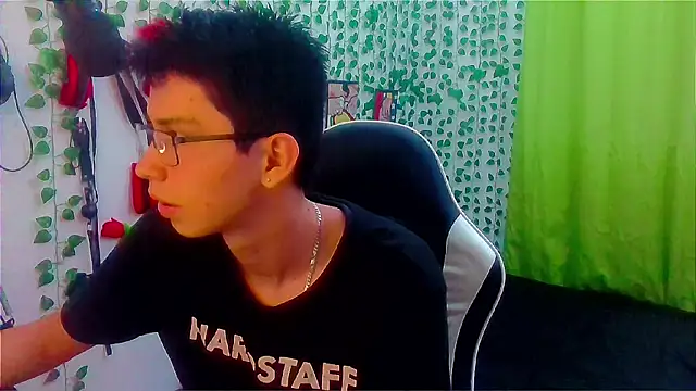 Snapshot of Andy_gray chatting on 10-25-25, 12:43 Andy gray online show from 10-25-25, 12:43