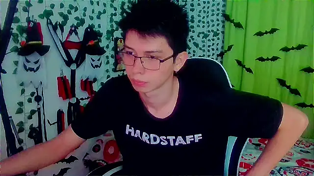 Snapshot of Andy_gray chatting on 11-14-25, 02:54 Andy gray online show from 11-14-25, 02:54