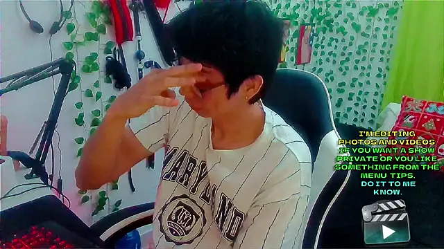 Snapshot of Andy_gray chatting on 01-14-26, 01:31 Andy gray online show from 01-14-26, 01:31