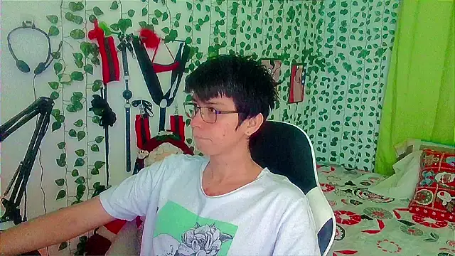 Snapshot of Andy_gray chatting on 01-09-26, 03:08 Andy gray online show from 01-09-26, 03:08