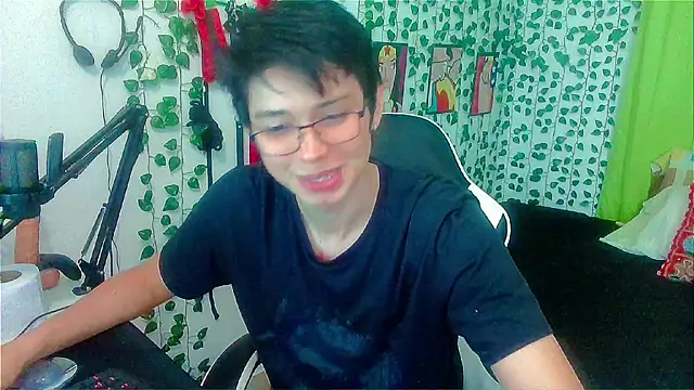 Snapshot of Andy_gray chatting on 01-12-26, 04:47 Andy gray online show from 01-12-26, 04:47