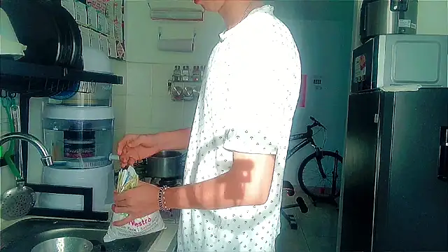 Snapshot of Andy_gray chatting on 12-15-25, 11:49 Andy gray online show from 12-15-25, 11:49