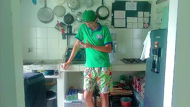 Snapshot of Andy_gray chatting on 10-16-25, 02:47 Andy gray online show from 10-16-25, 02:47