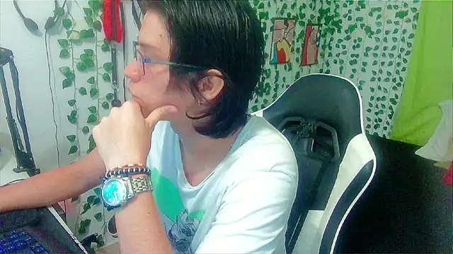 Snapshot of Andy_gray chatting on 05-07-26, 11:46 Andy gray online show from 05-07-26, 11:46