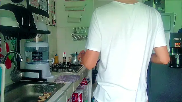 Snapshot of Andy_gray chatting on 11-13-25, 02:54 Andy gray online show from 11-13-25, 02:54