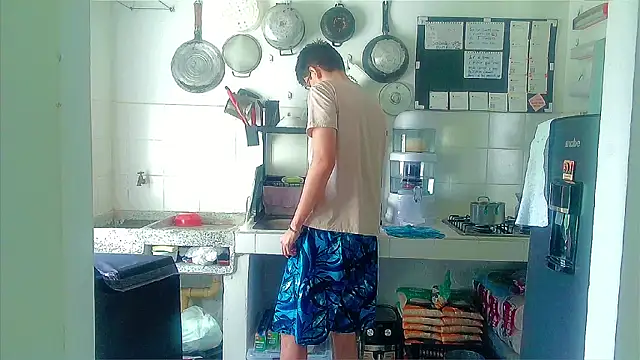 Snapshot of Andy_gray chatting on 11-04-25, 04:33 Andy gray online show from 11-04-25, 04:33