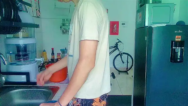 Snapshot of Andy_gray chatting on 12-04-25, 11:53 Andy gray online show from 12-04-25, 11:53