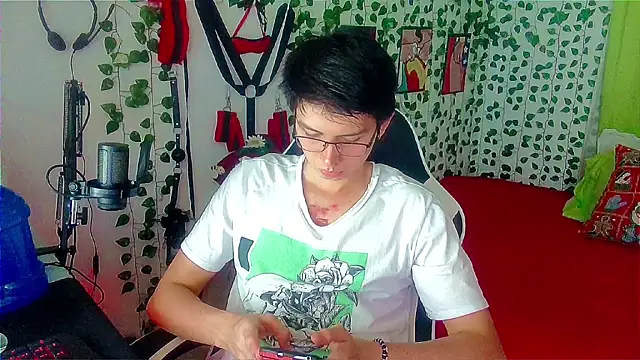 Snapshot of Andy_gray chatting on 12-21-25, 04:52 Andy gray online show from 12-21-25, 04:52