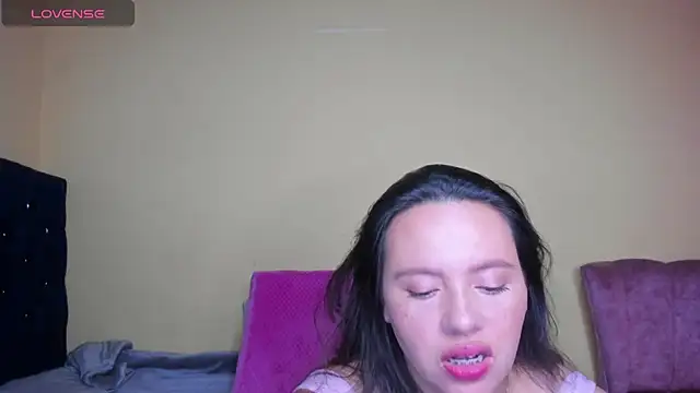 Snapshot of lauraguzman chatting on 02-24-26, 03:40 lauraguzman online show from 02-24-26, 03:40