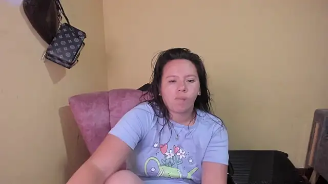 Snapshot of lauraguzman chatting on 05-30-26, 06:31 lauraguzman online show from 05-30-26, 06:31