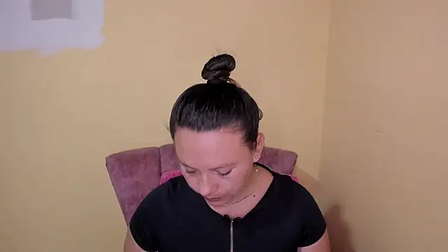 lauraguzman online show from 07-17-26, 03:26