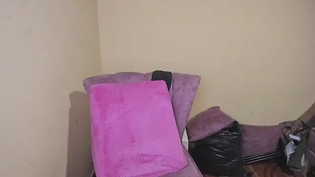 lauraguzman online show from 06-25-26, 03:26