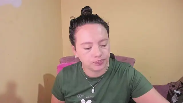lauraguzman online show from 06-26-26, 03:45
