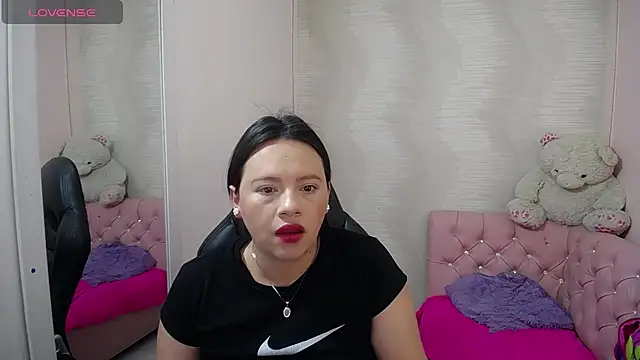 Snapshot of lauraguzman chatting on 09-09-25, 03:16 lauraguzman online show from 09-09-25, 03:16