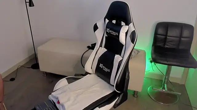 dafboy1 online show from 09-29-25, 02:23