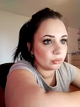 Snapshot of AdelinaJude chatting on 03-10-25, 12:38 AdelinaJude online show from 03-10-25, 12:38