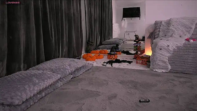 Snapshot of KylieJoyce chatting on 10-22-25, 08:08 KylieJoyce online show from 10-22-25, 08:08