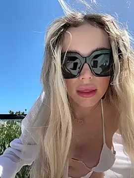 Snapshot of KylieJoyce chatting on 02-14-25, 03:58 KylieJoyce online show from 02-14-25, 03:58