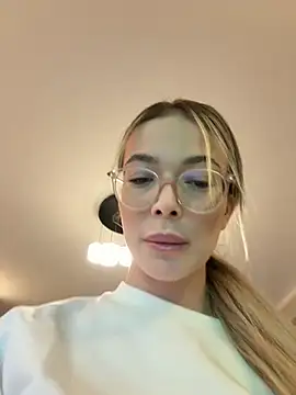 Snapshot of KylieJoyce chatting on 02-26-25, 02:41 KylieJoyce online show from 02-26-25, 02:41