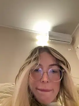 Snapshot of KylieJoyce chatting on 02-27-25, 01:08 KylieJoyce online show from 02-27-25, 01:08