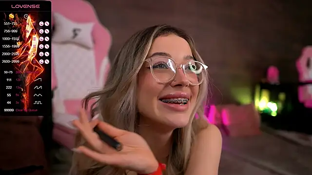 Snapshot of KylieJoyce chatting on 02-23-25, 11:36 KylieJoyce online show from 02-23-25, 11:36