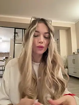 Snapshot of KylieJoyce chatting on 02-26-25, 10:04 KylieJoyce online show from 02-26-25, 10:04