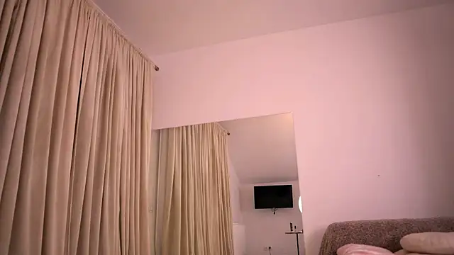 KylieJoyce online show from 04-25-26, 08:17