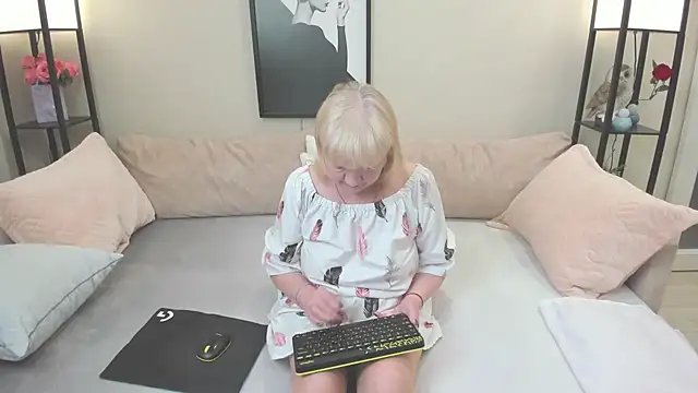 Snapshot of wanessaraso chatting on 10-10-25, 01:45 wanessaraso online show from 10-10-25, 01:45
